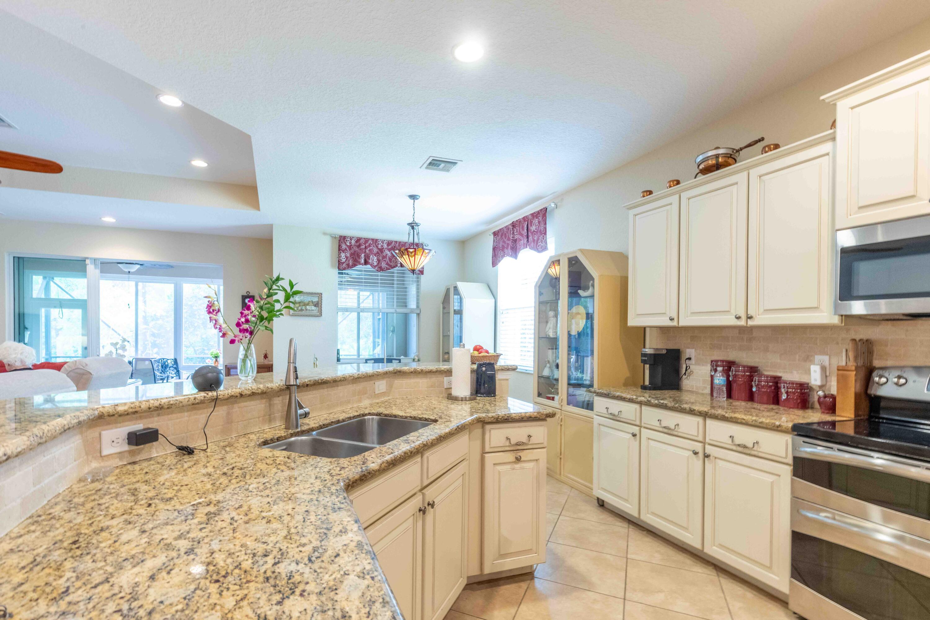 JENSEN BEACH COUNTRY CLUB - Residential
