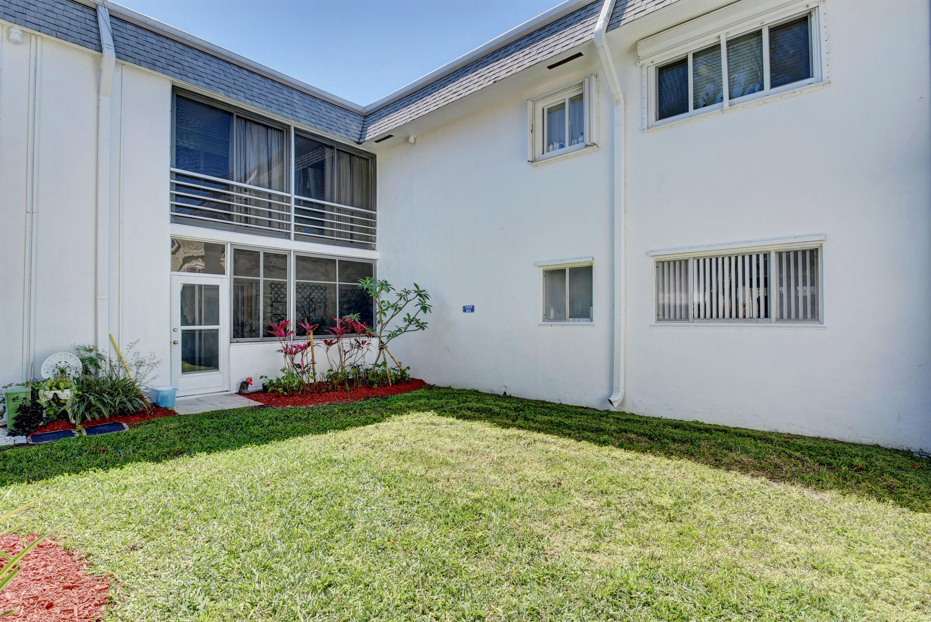 MURRY HILLS APT BLDG CONDO - Residential