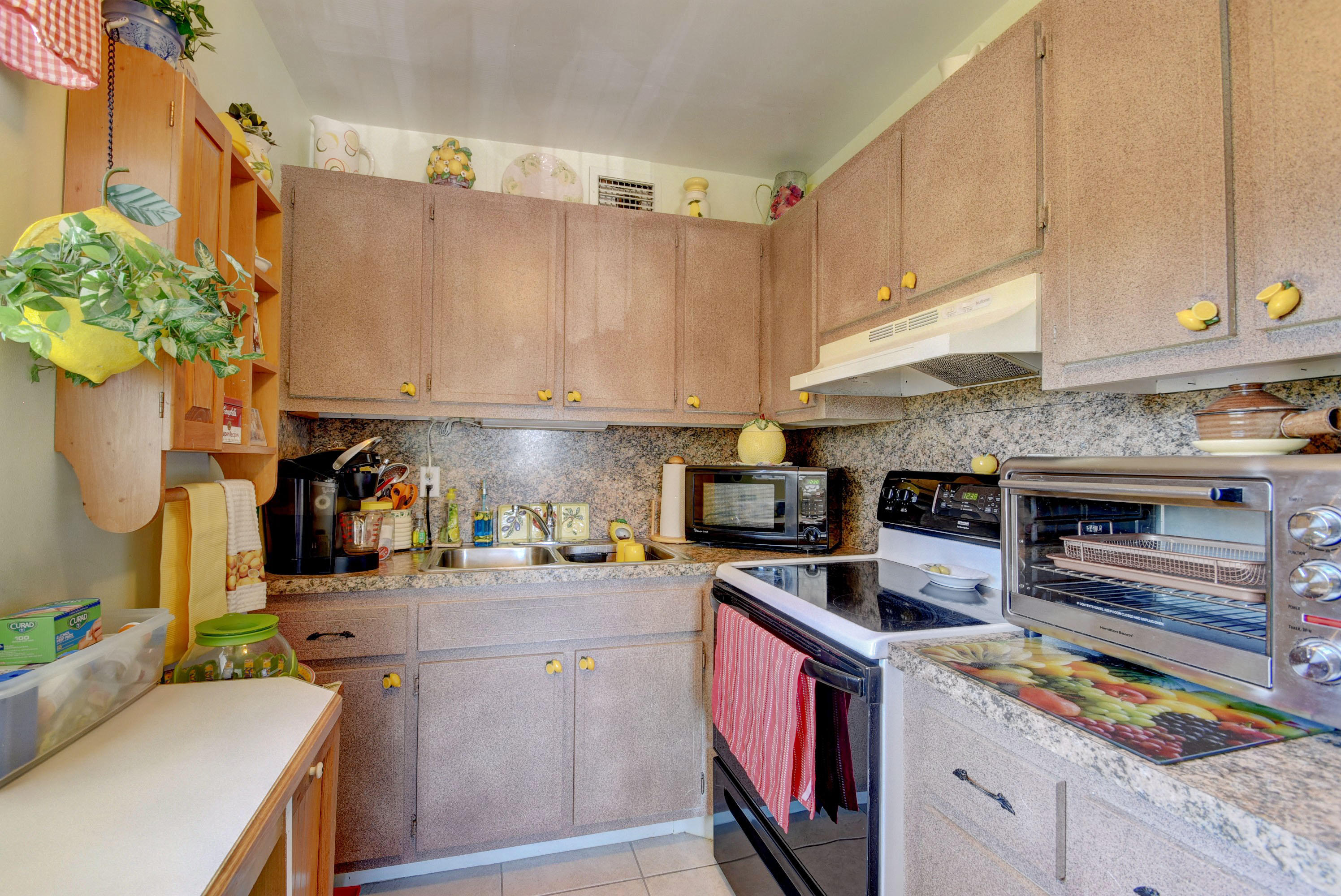 MURRY HILLS APT BLDG CONDO - Residential