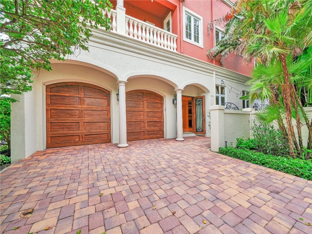 Photo of 453 NE 19th Avenue, Deerfield Beach, FL 33441 (MLS # F10459803)