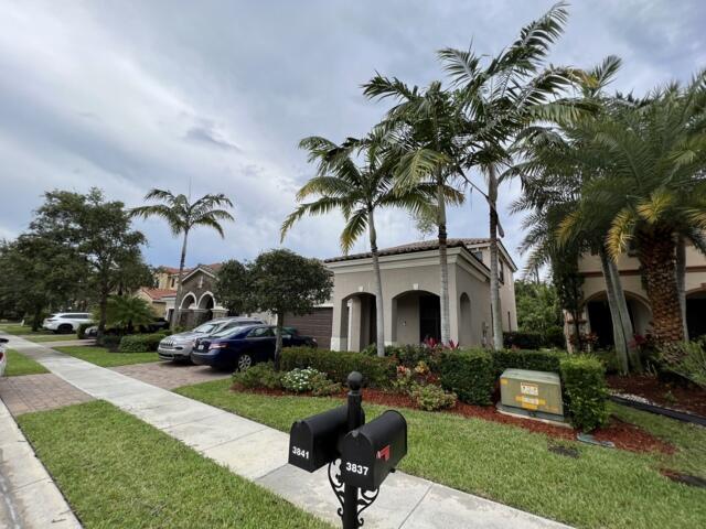 3841 E Aspen Leaf Drive