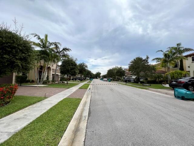 3841 E Aspen Leaf Drive