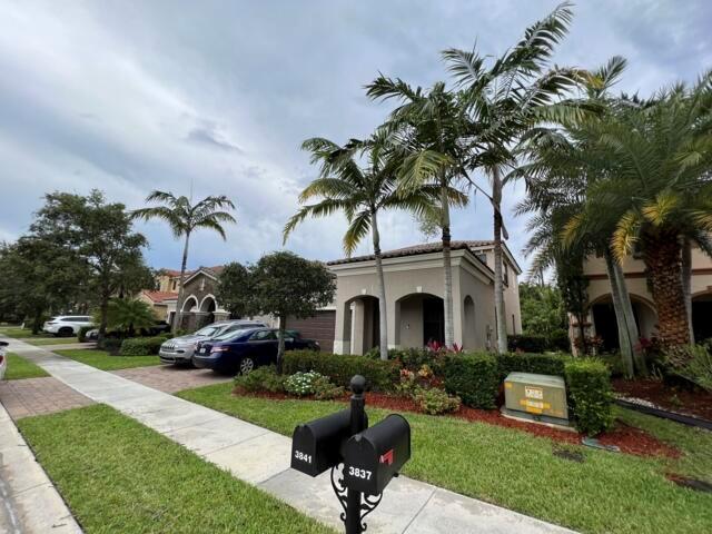 3841 E Aspen Leaf Drive