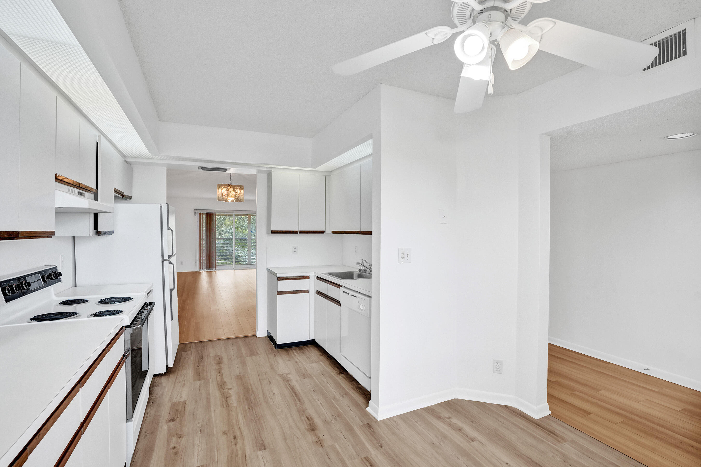 1501 Cayman Way C4