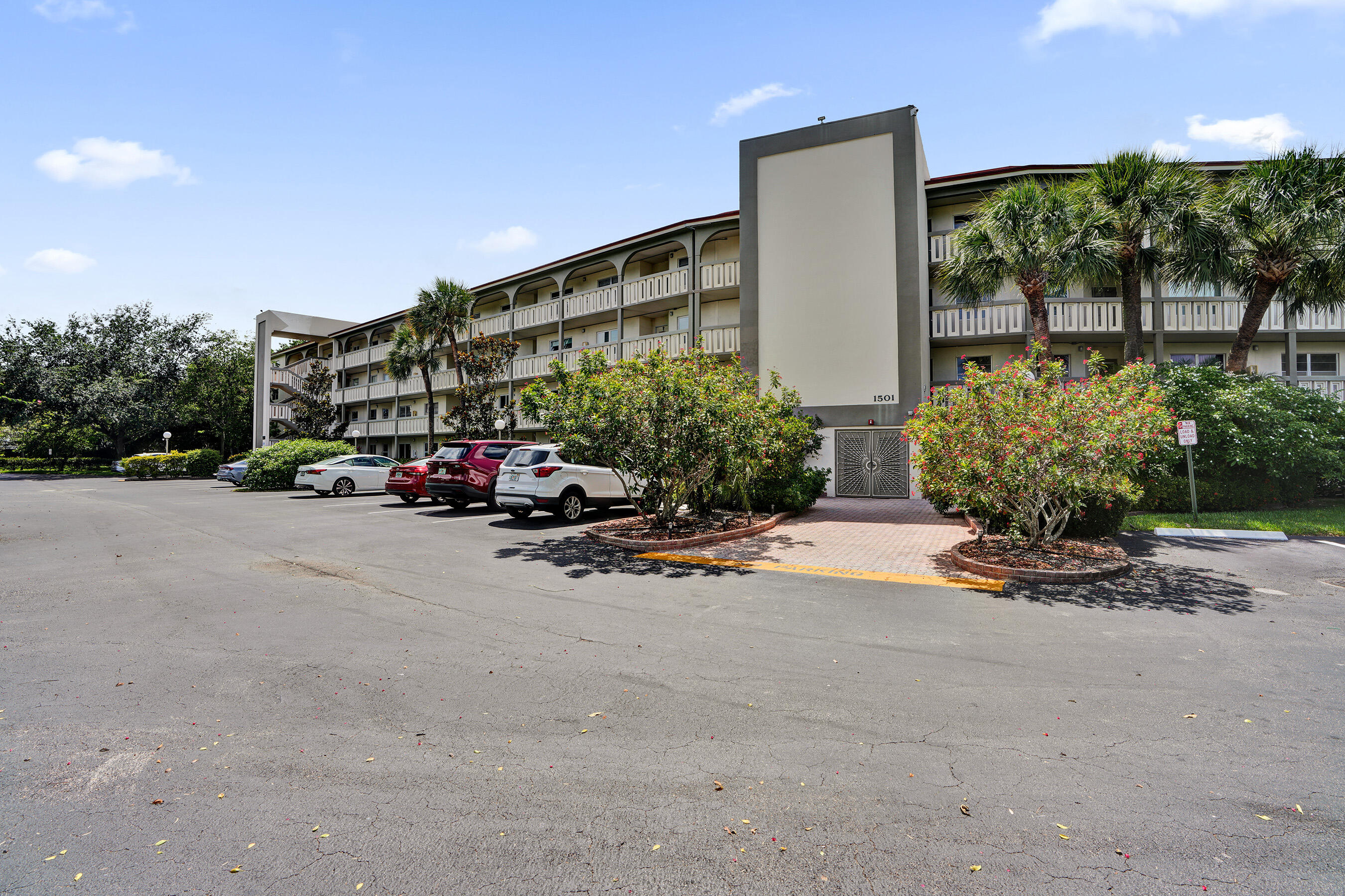 1501 Cayman Way C4