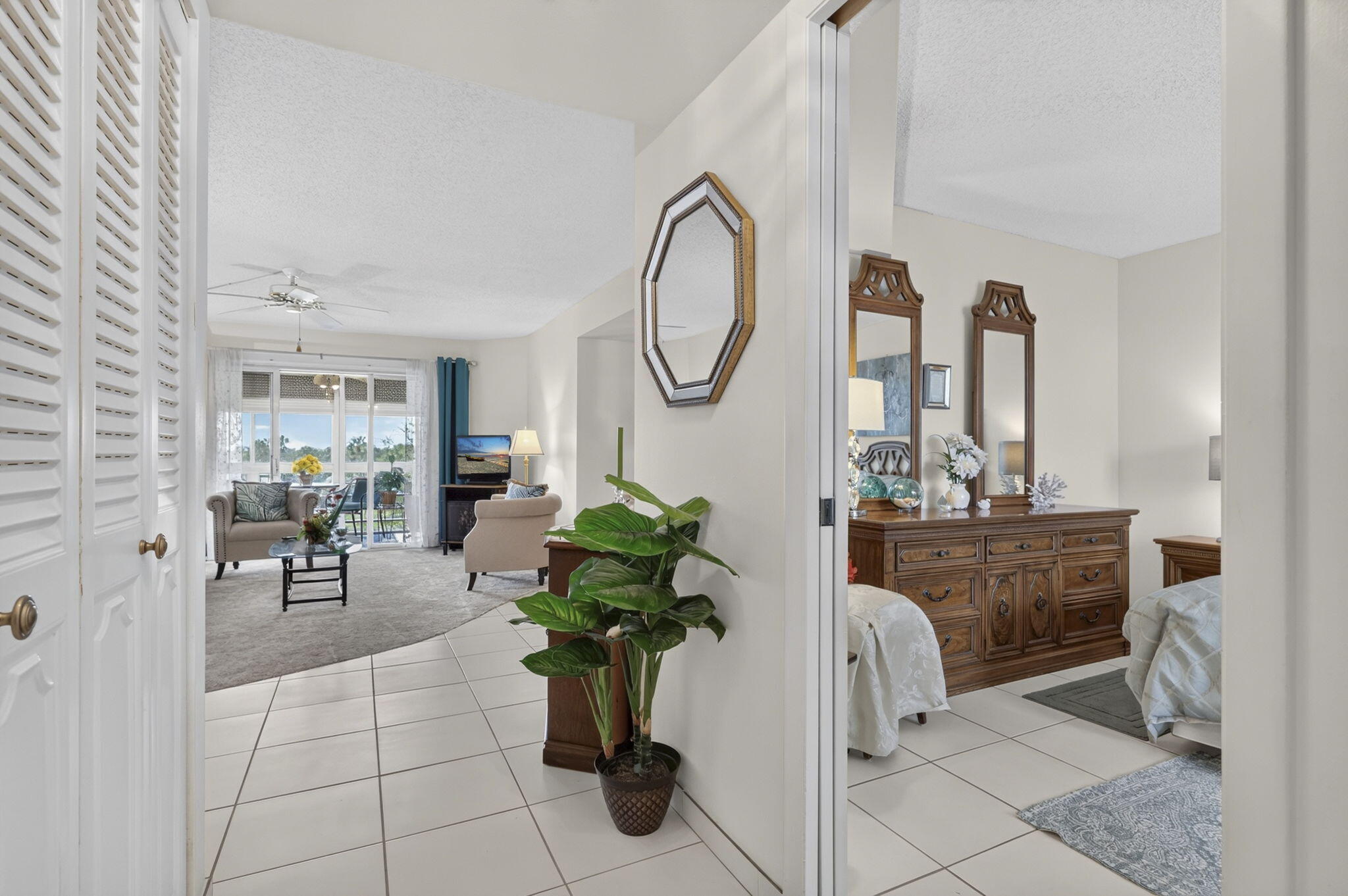 3959 Via Poinciana 506