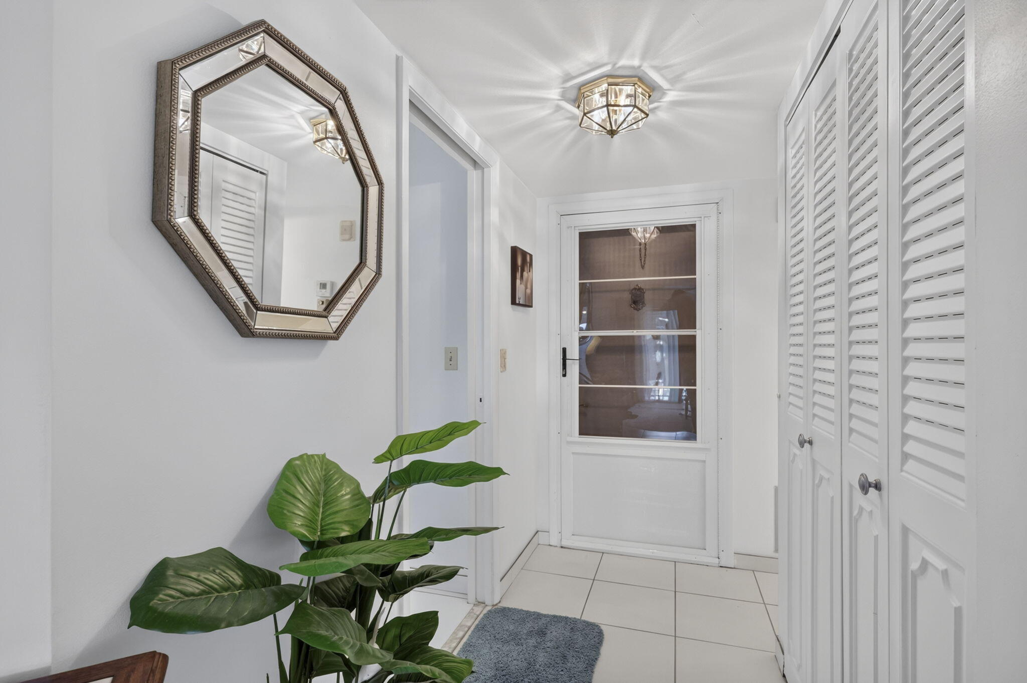 3959 Via Poinciana 506
