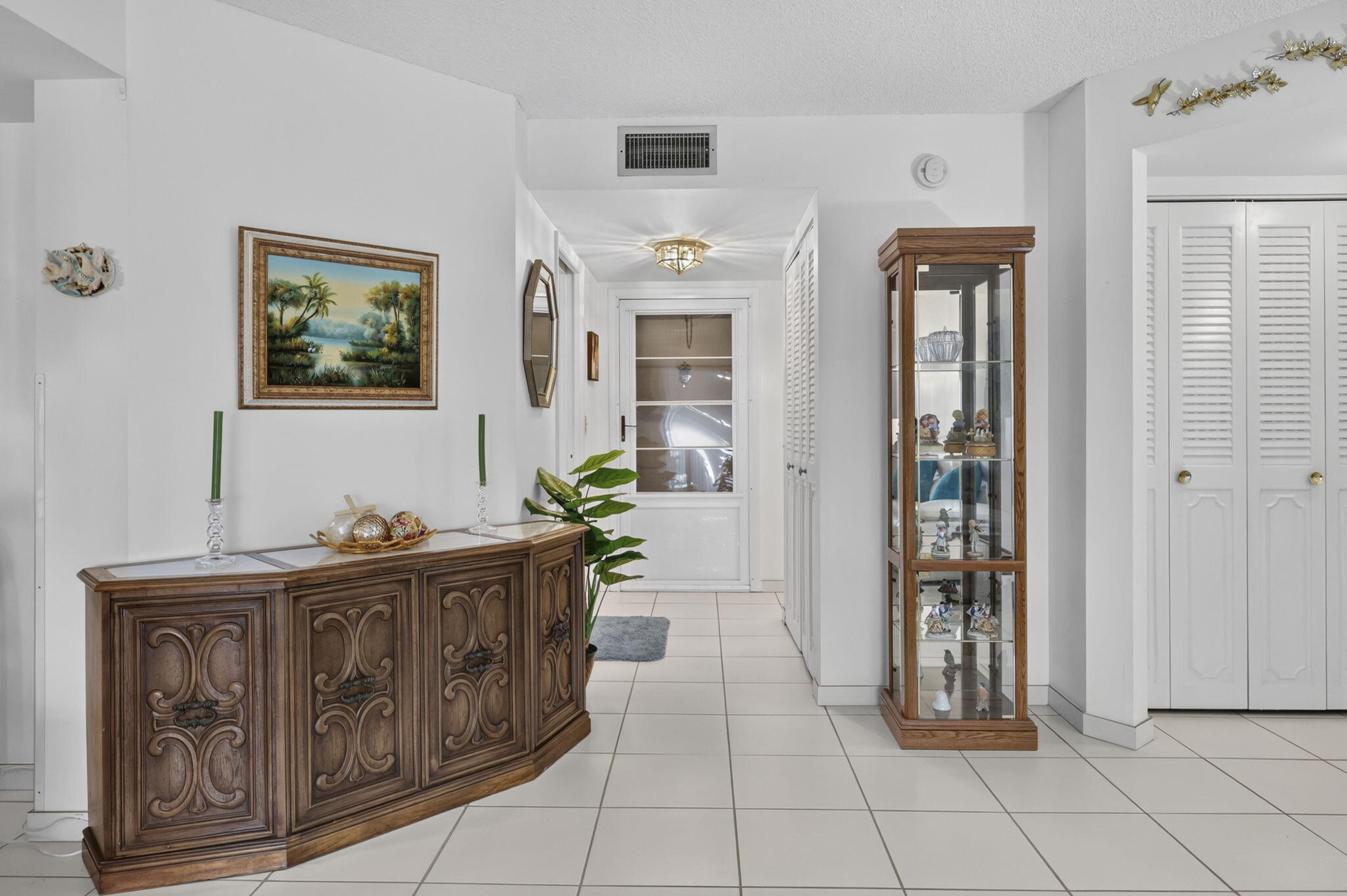 3959 Via Poinciana 506