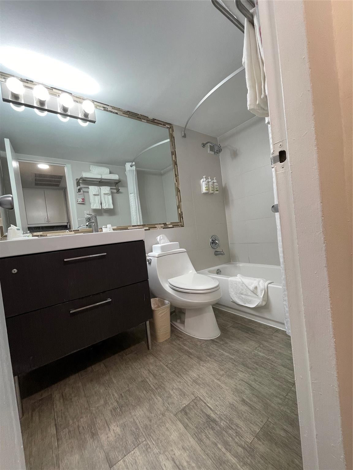 THE AVENTURA BEACH CLUB CONDO - Residential Lease