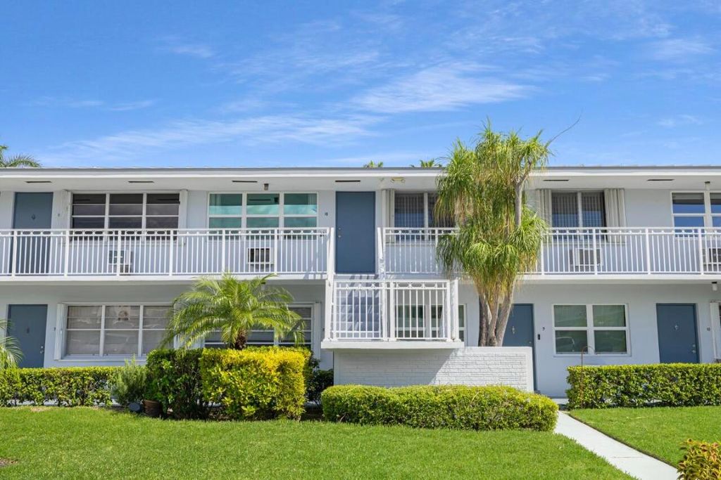 Photo of 2420 S Federal Highway #18, Boynton Beach, FL 33435 (MLS # R11126728)