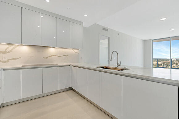 220 Lake Shore Drive 2105