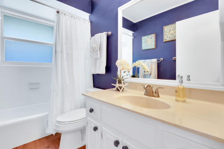 FRENCH ROYALE VILLAS - Residential Lease