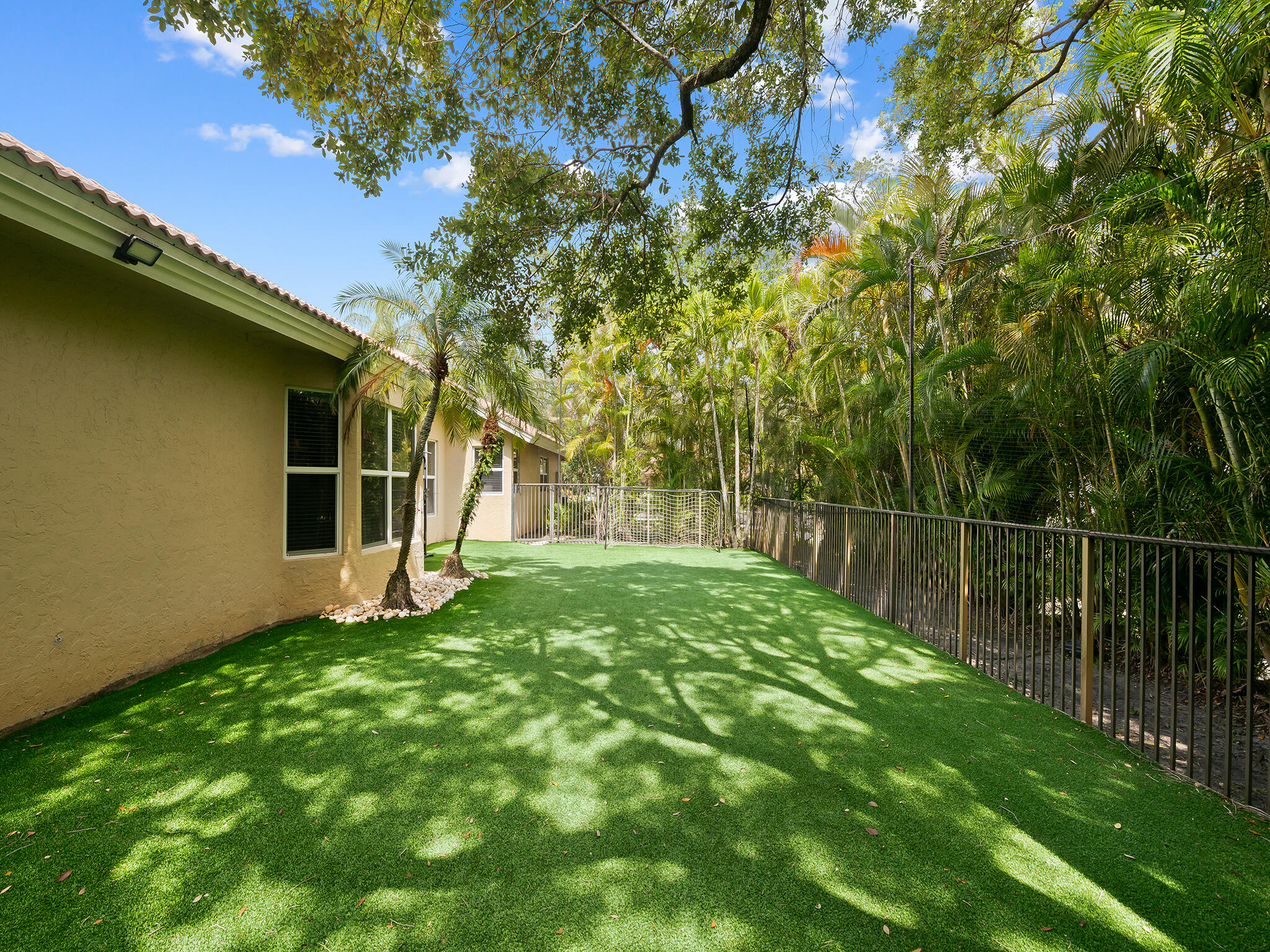 TEQUESTA LAKES - COUNTRY ISLES - Residential