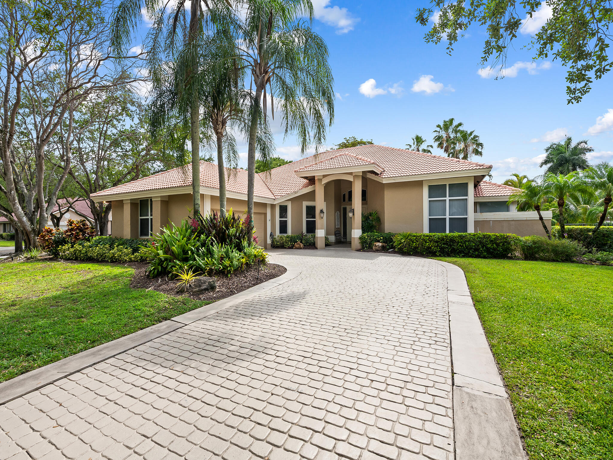 COUNTRY ISLES - Residential