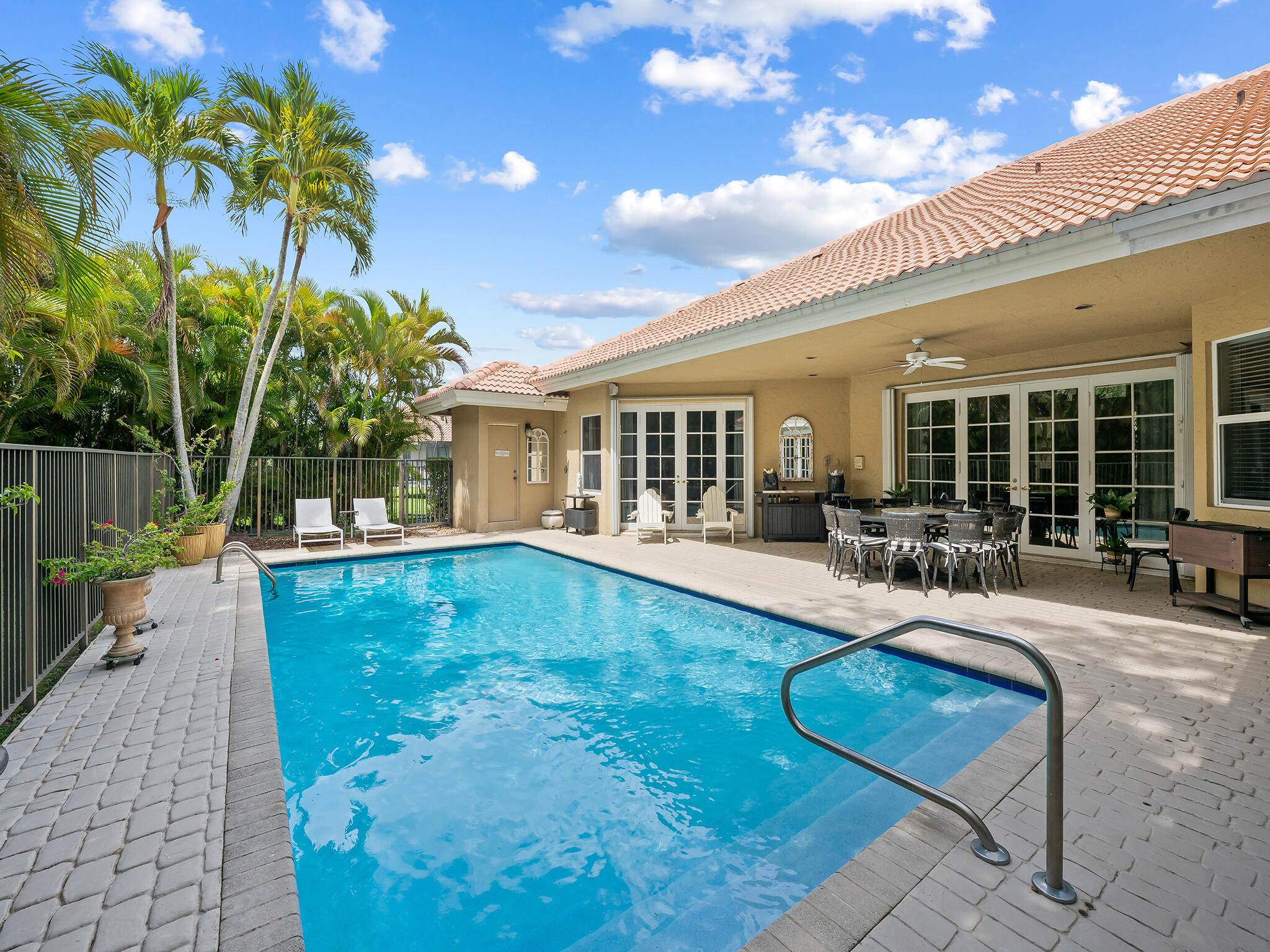 TEQUESTA LAKES - COUNTRY ISLES - Residential