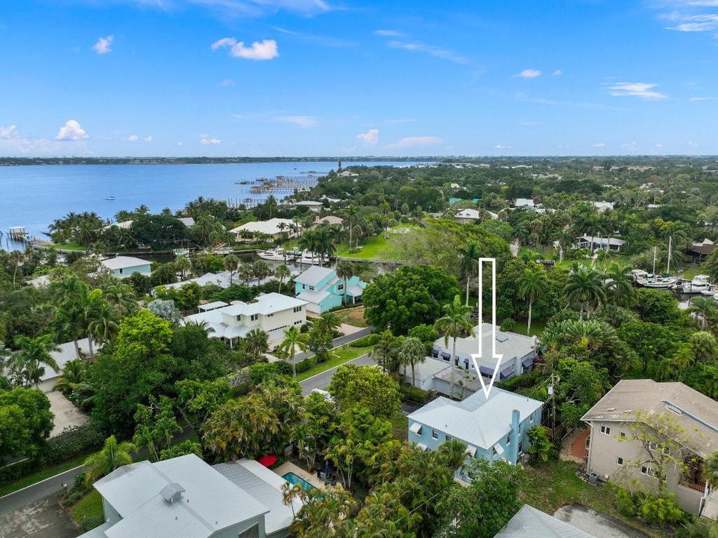 Photo of 1136 SE Osceola Street, Stuart, FL 34996 (MLS # R11089096)