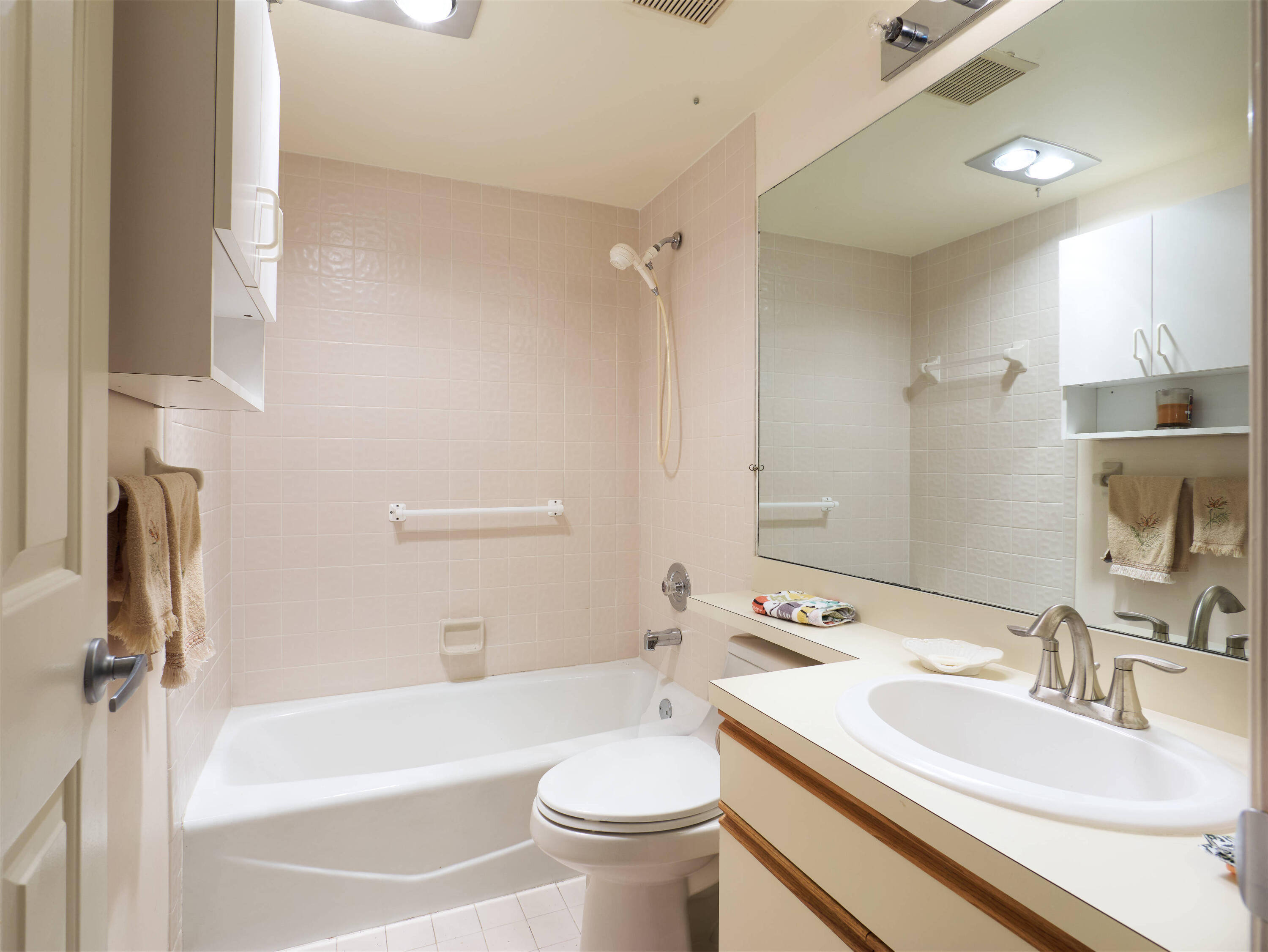 Lakes Condos of Canterbur - Residential