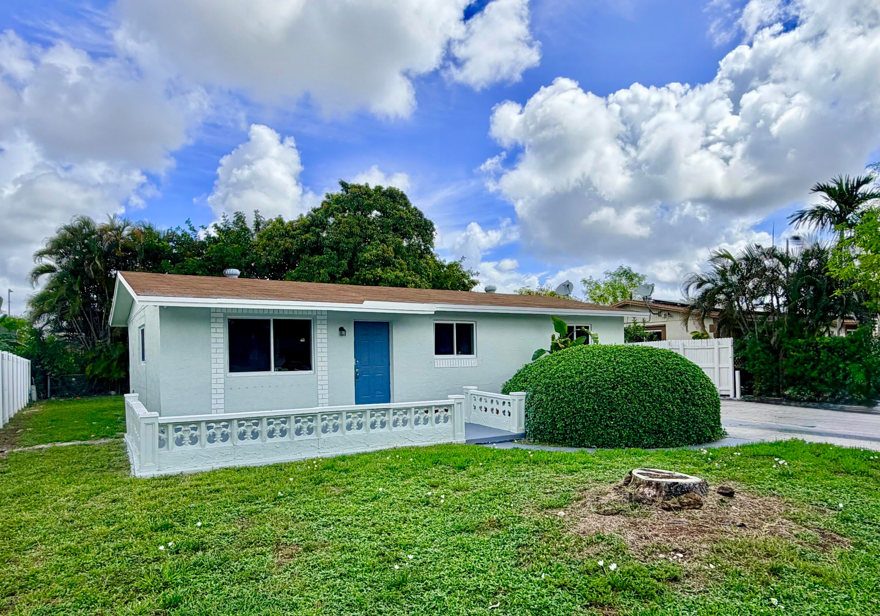 2811 NW 8th Street, Pompano Beach FL 33069