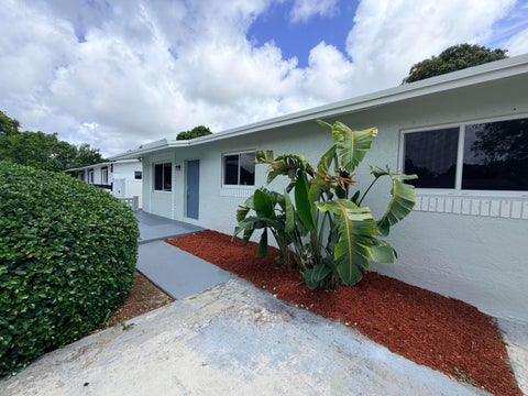 Photo of 2811 NW 8th Street, Pompano Beach, FL 33069 (MLS # B26029968)