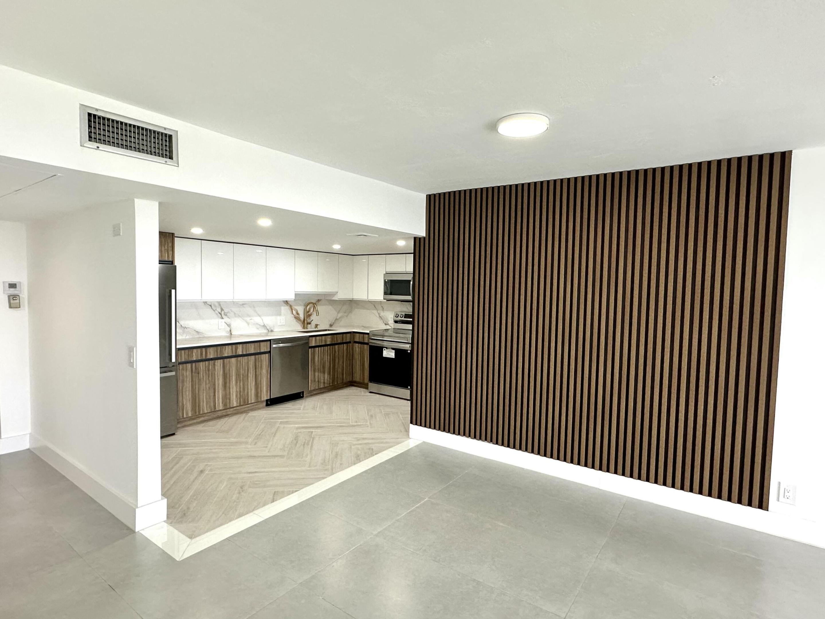 2940 N COURSE Drive 607