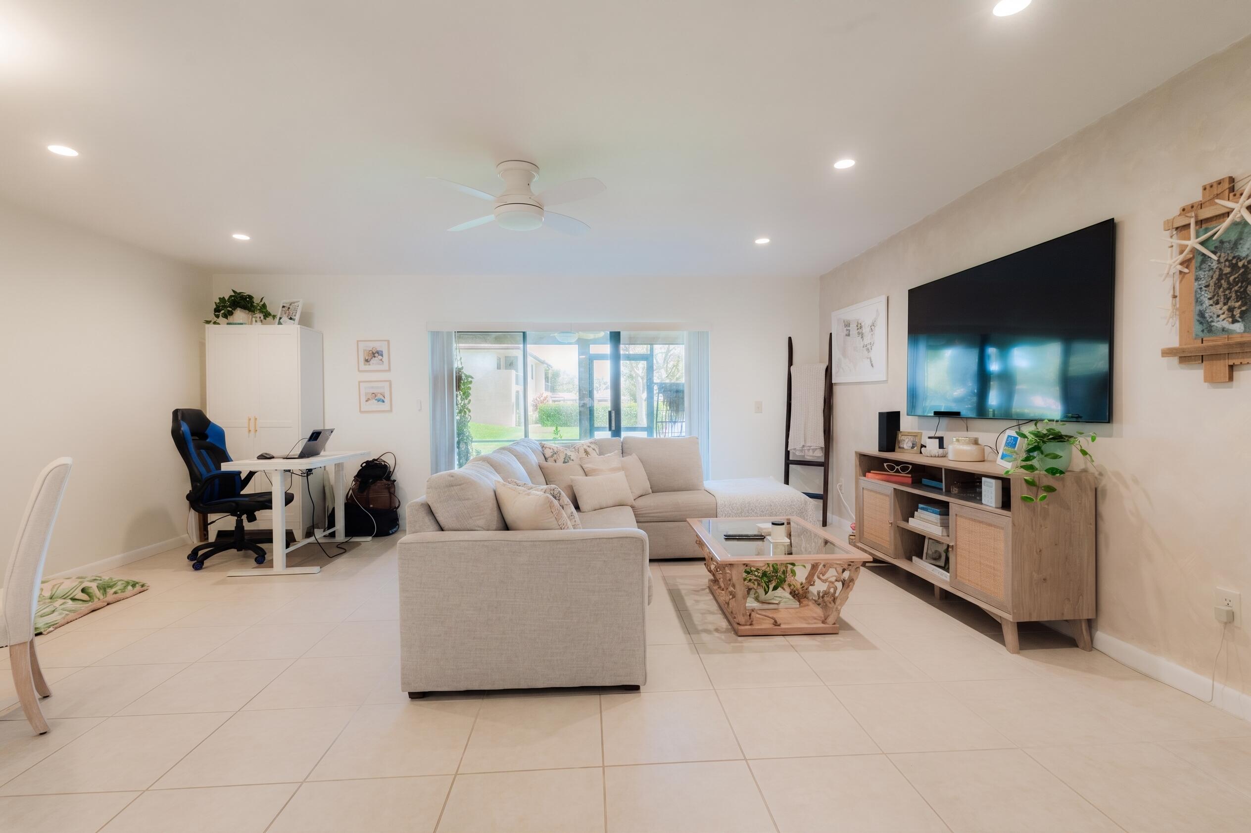 HORIZONS OF BOCA LAGO CONDO - Residential