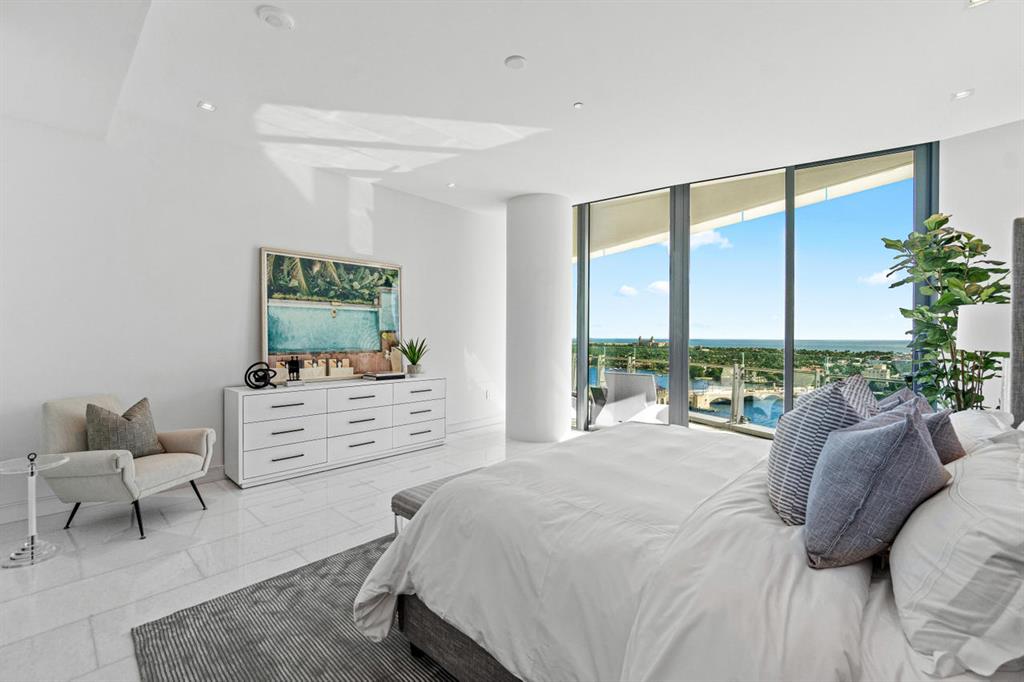 BRISTOL CONDO - Residential