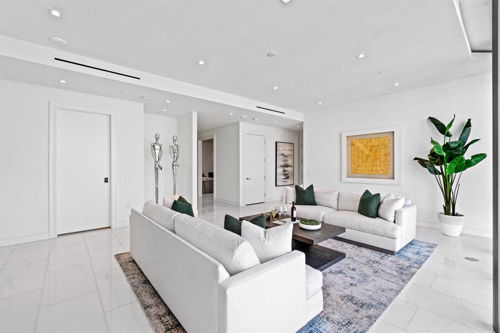 BRISTOL CONDO - Residential