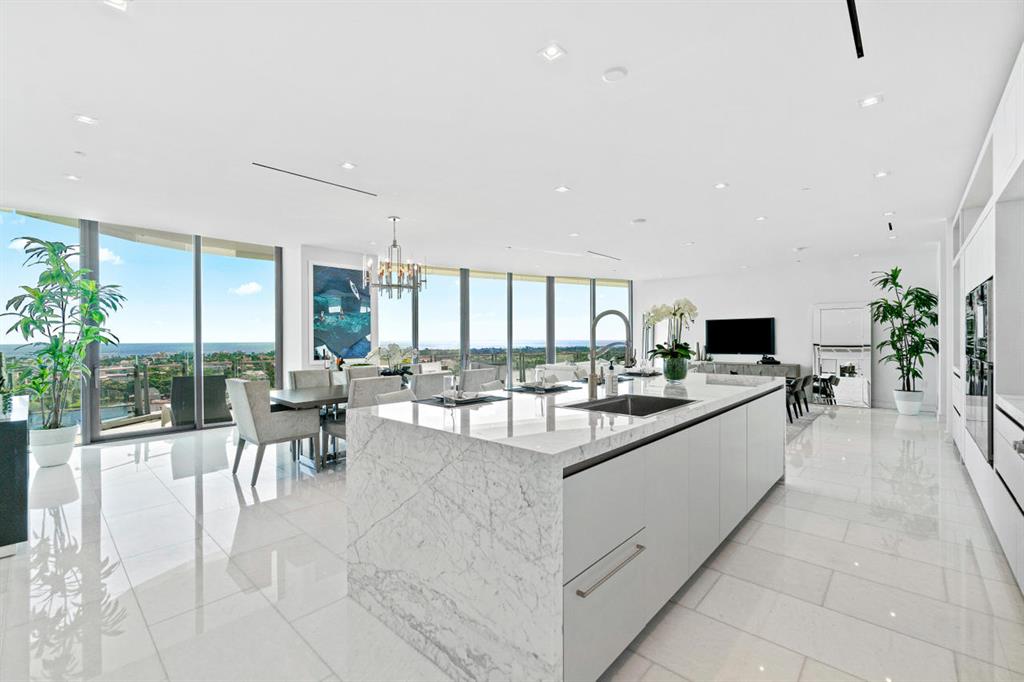 BRISTOL CONDO - Residential