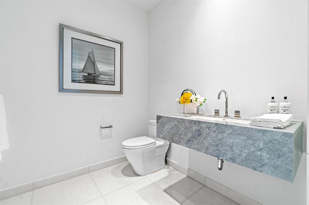 BRISTOL CONDO - Residential