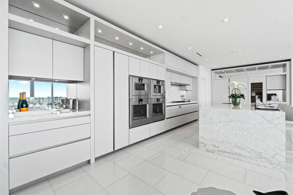 BRISTOL CONDO - Residential