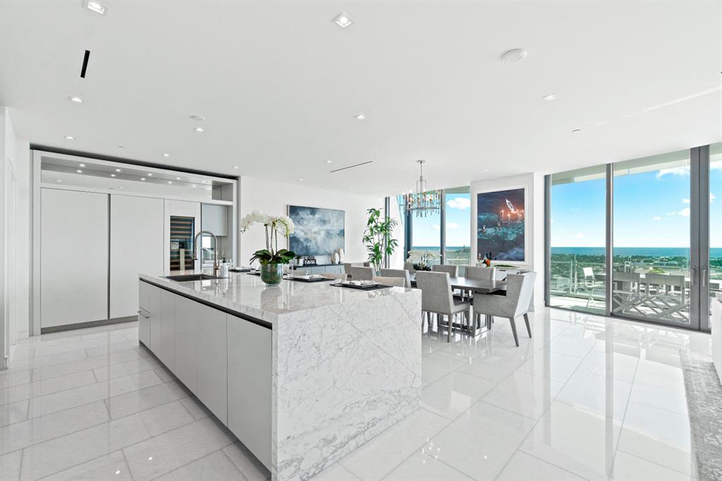 BRISTOL CONDO - Residential