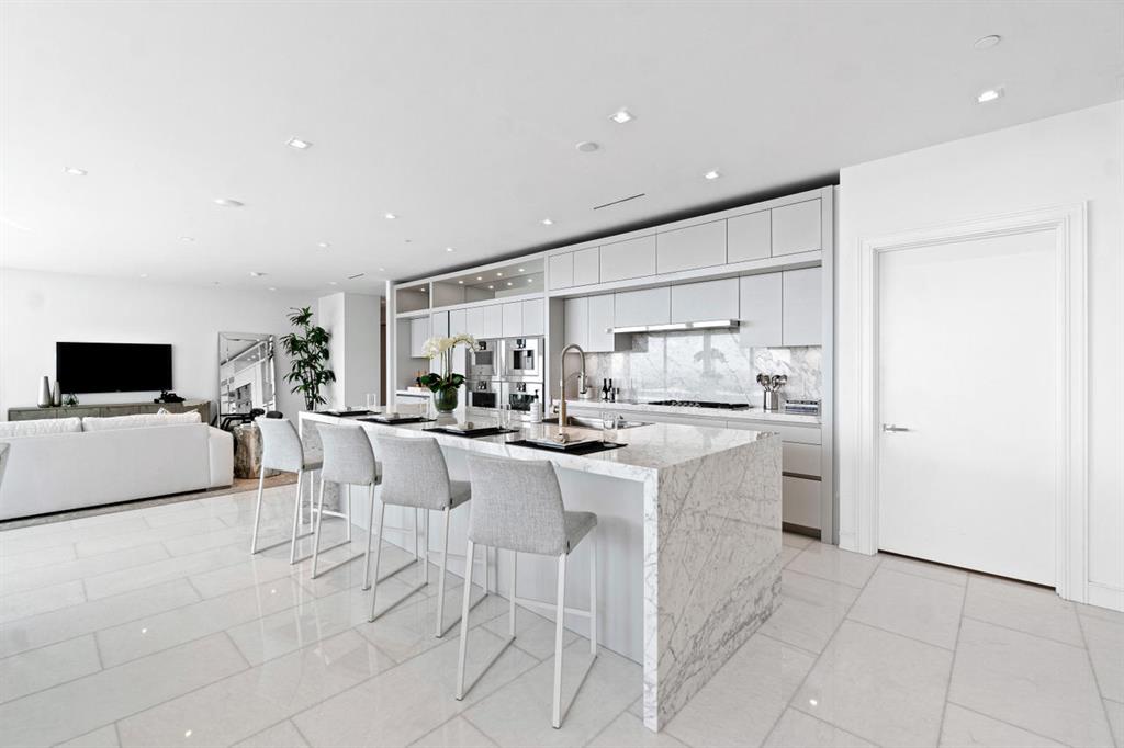 BRISTOL CONDO - Residential