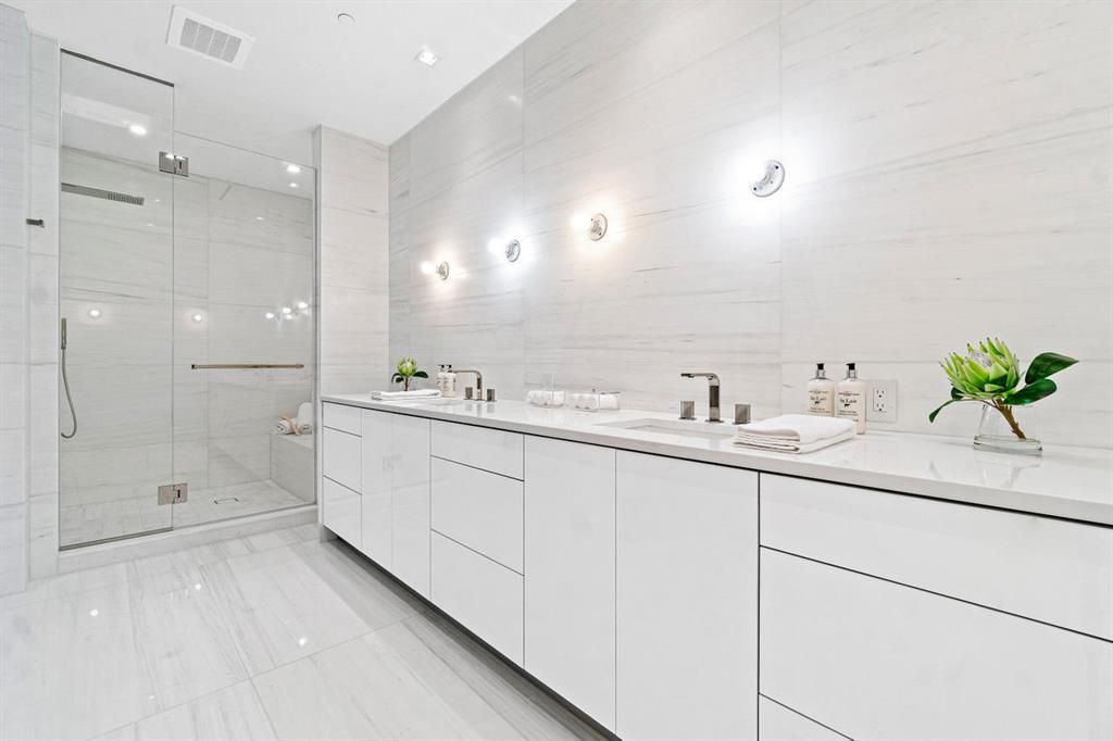 BRISTOL CONDO - Residential