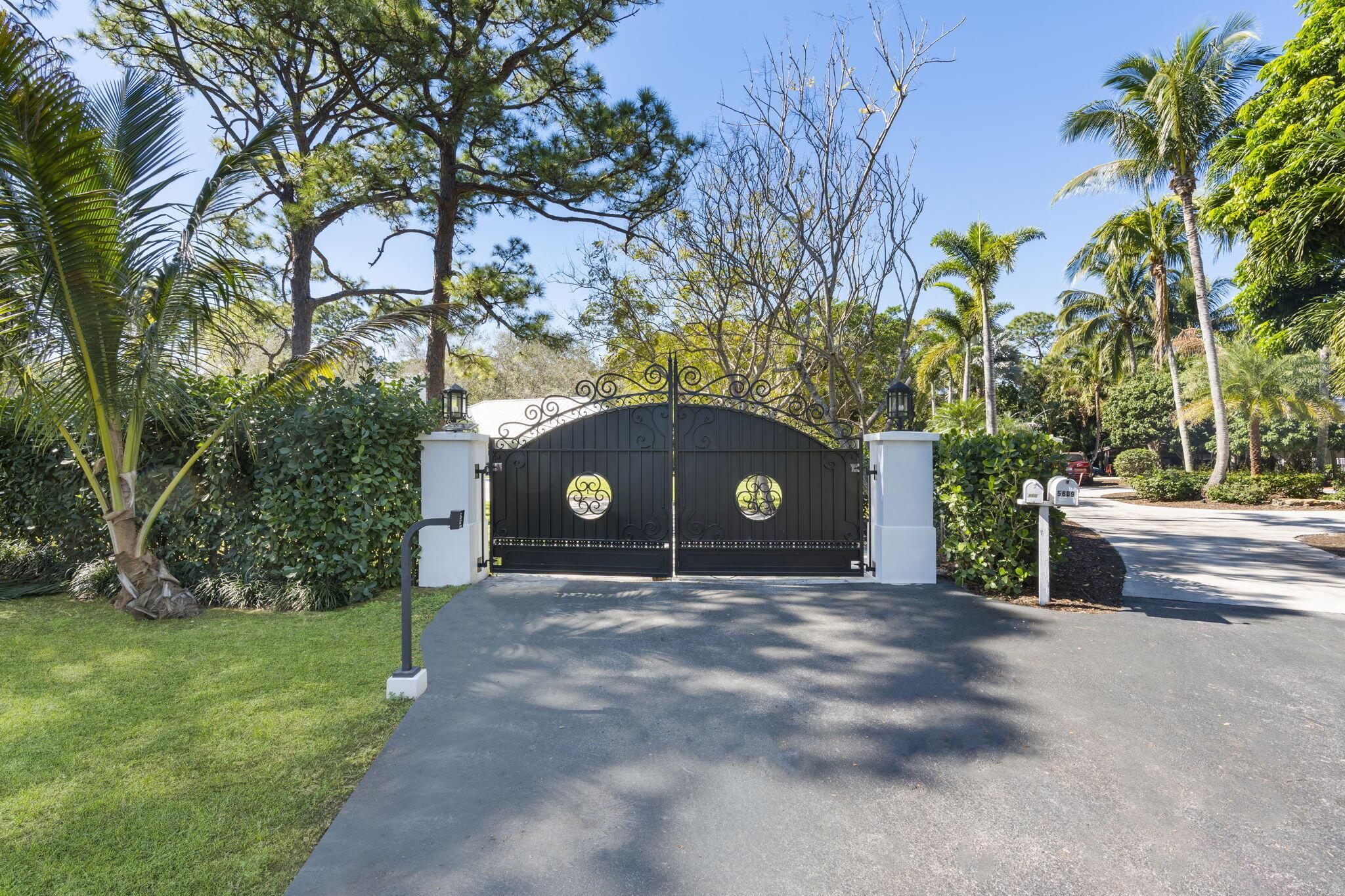 PENNOCK POINT IN - Residential