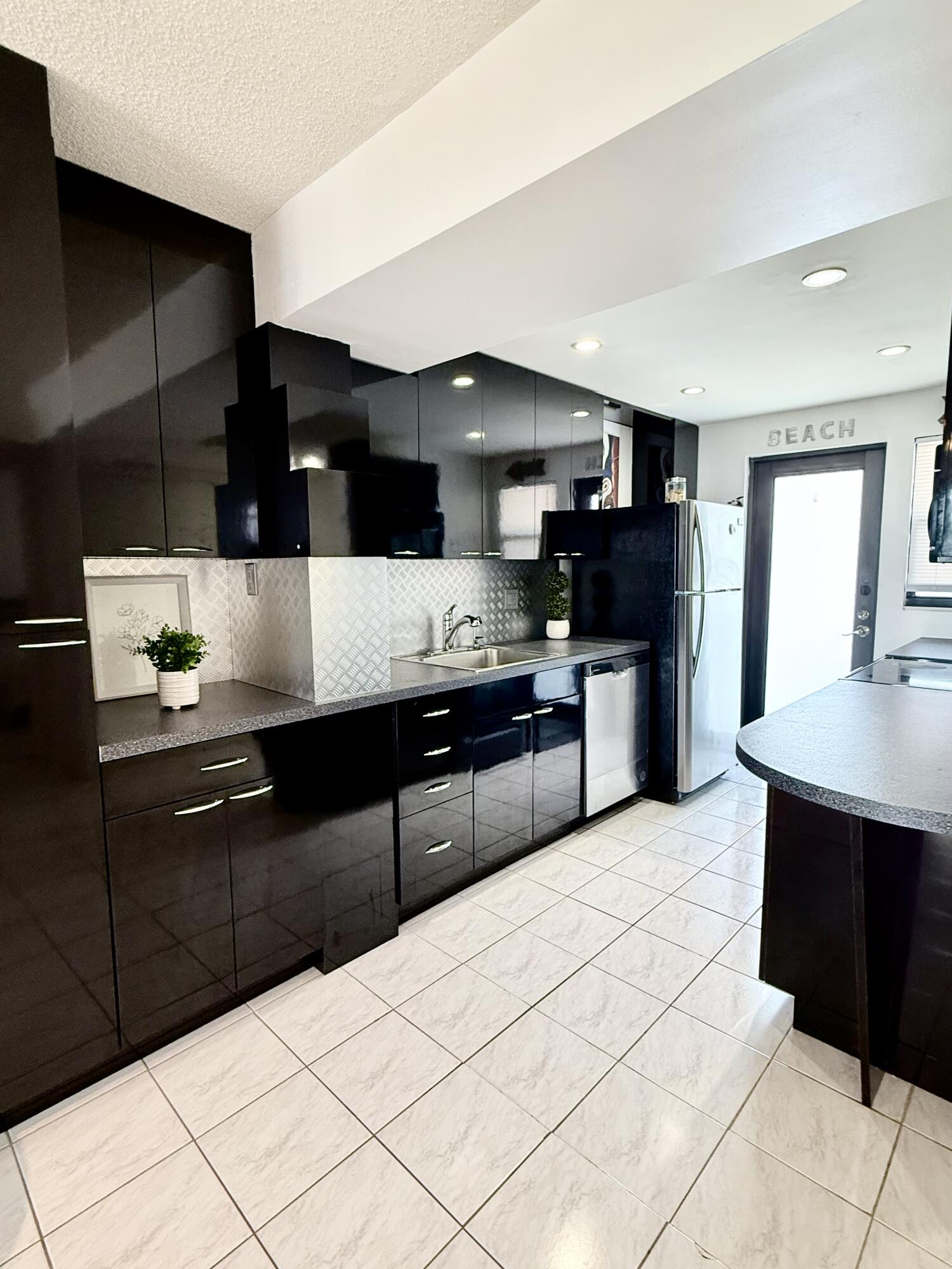 GABRIEL TOWERS CONDO - Residential Lease
