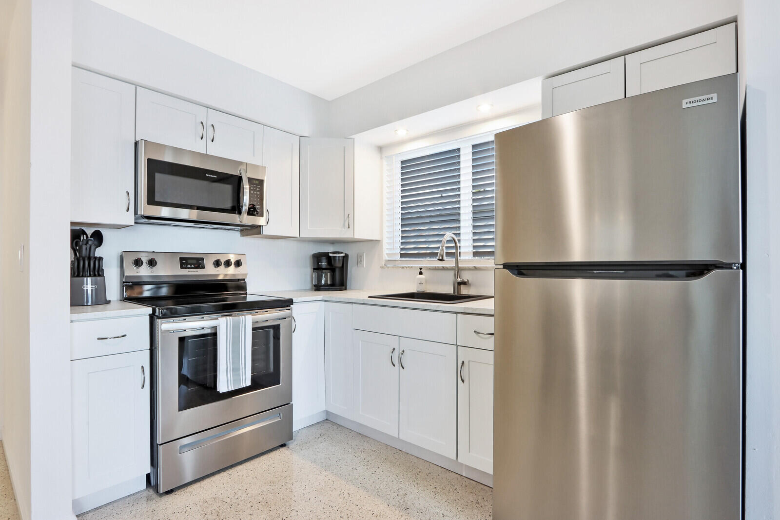 HOLMES UNREC - Residential Income