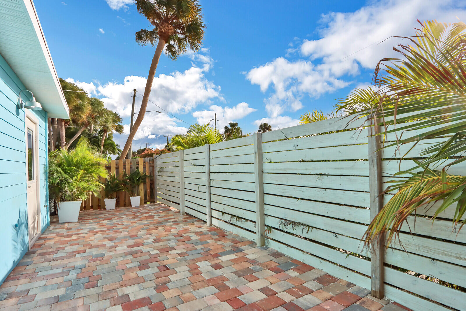 HOLMES UNREC - Residential Income