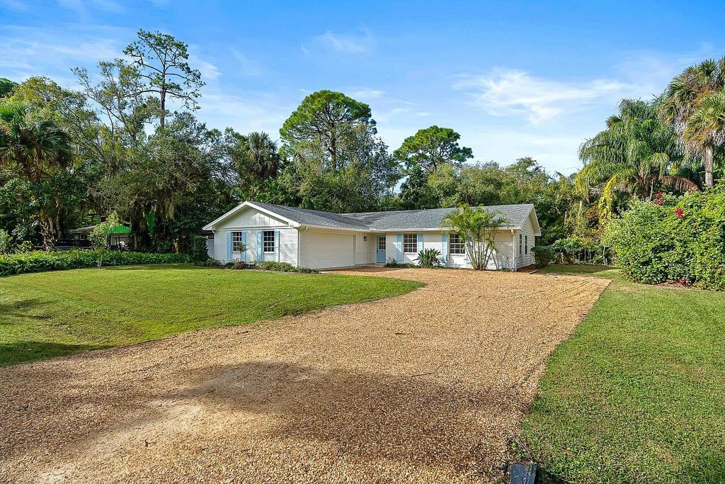 Photo of 881 46th Avenue, Vero Beach, FL 32966 (MLS # R11145623)