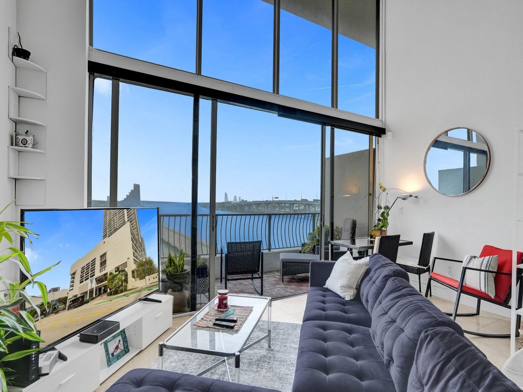 555 NE 15th Street T4(704)