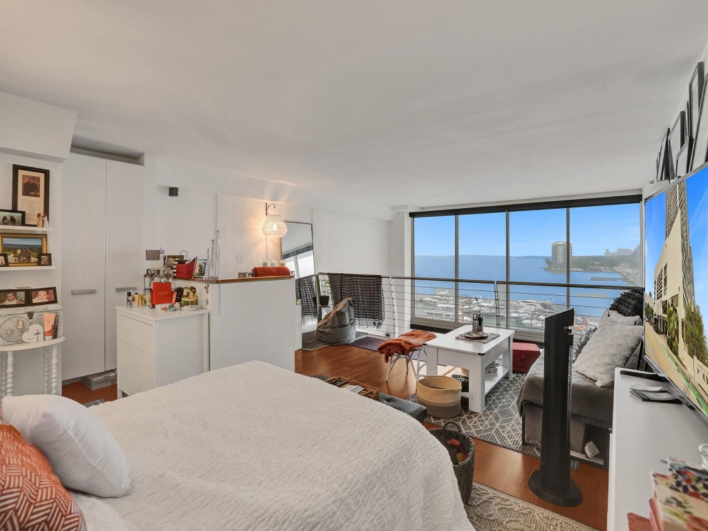 555 NE 15th Street T4(704)