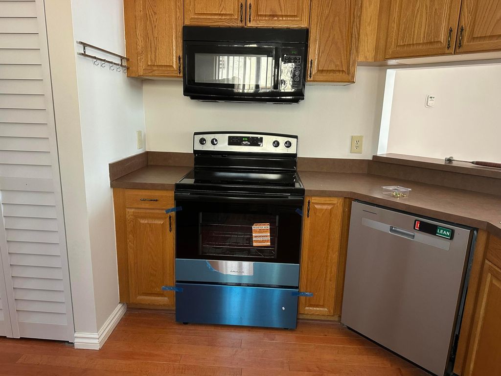 Photo of 21 Via De Casas Sur #202, Boynton Beach, FL 33426 (MLS # R11145933)