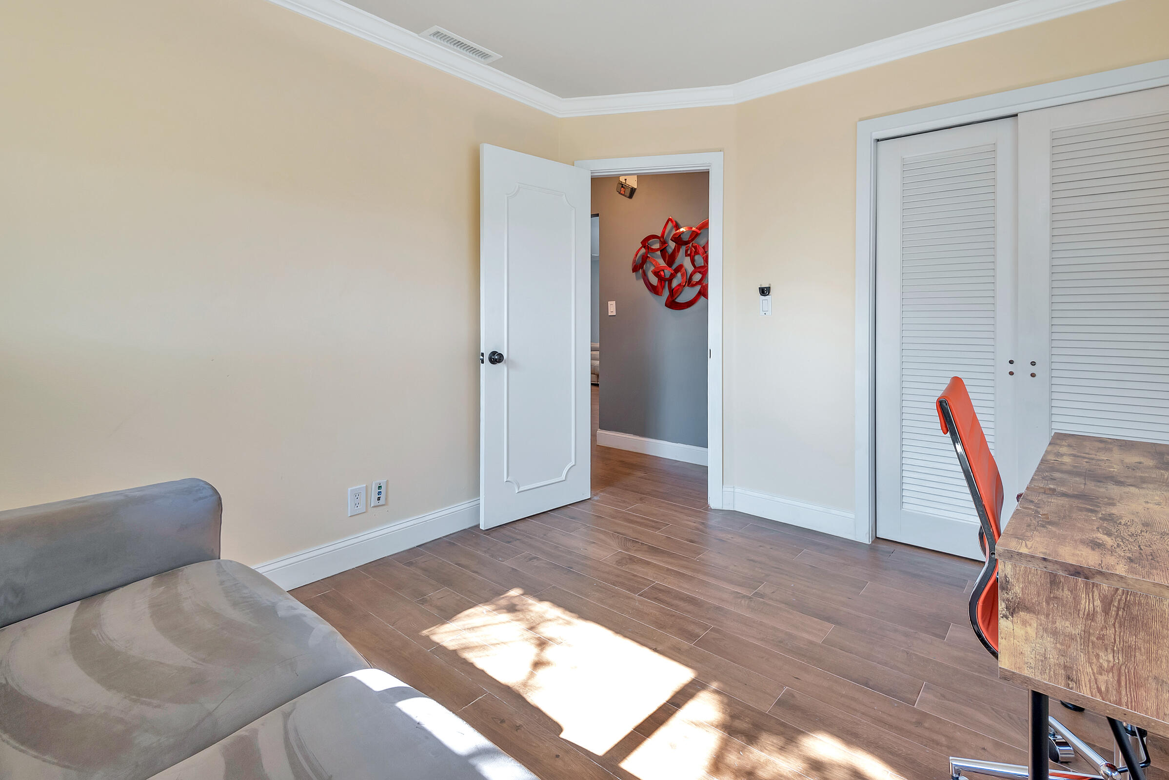 IMPERIAL POINT 5 SEC - Residential