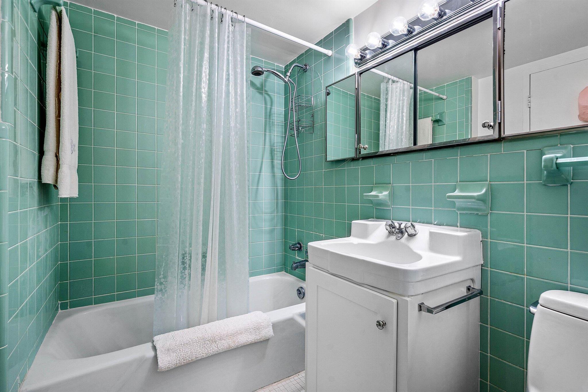 PALM BEACH ATLANTIC COND - Residential