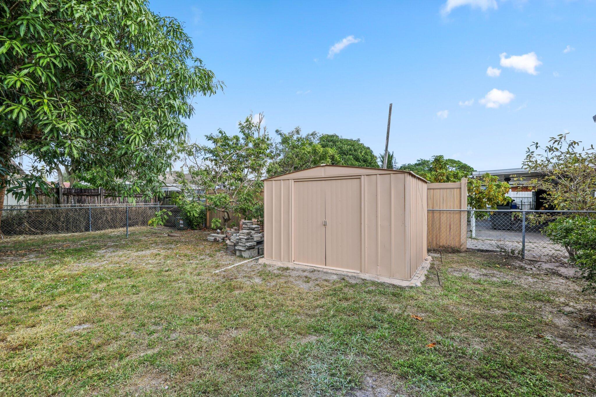 LAKE WORTH HILLS 2ND ADD - Residential