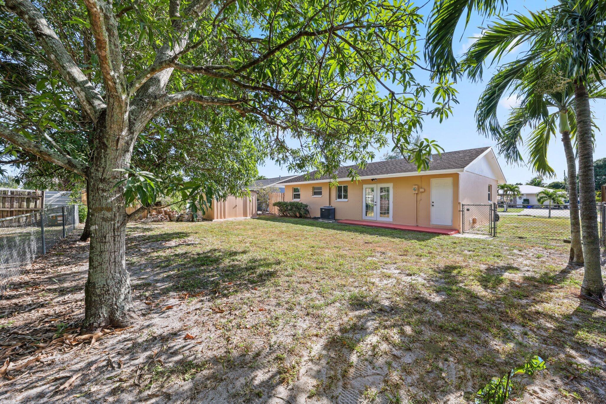 LAKE WORTH HILLS 2ND ADD - Residential