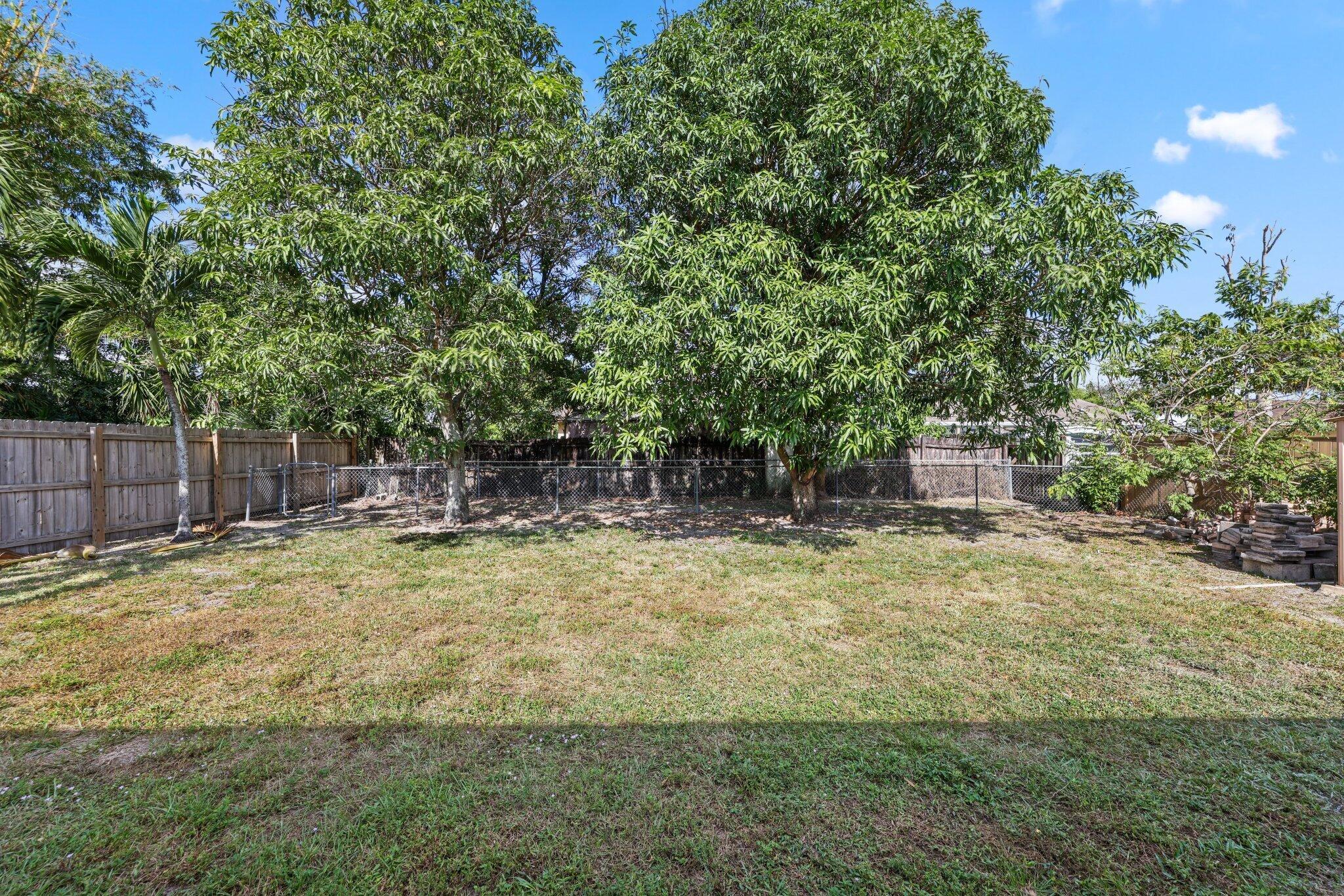 LAKE WORTH HILLS 2ND ADD - Residential