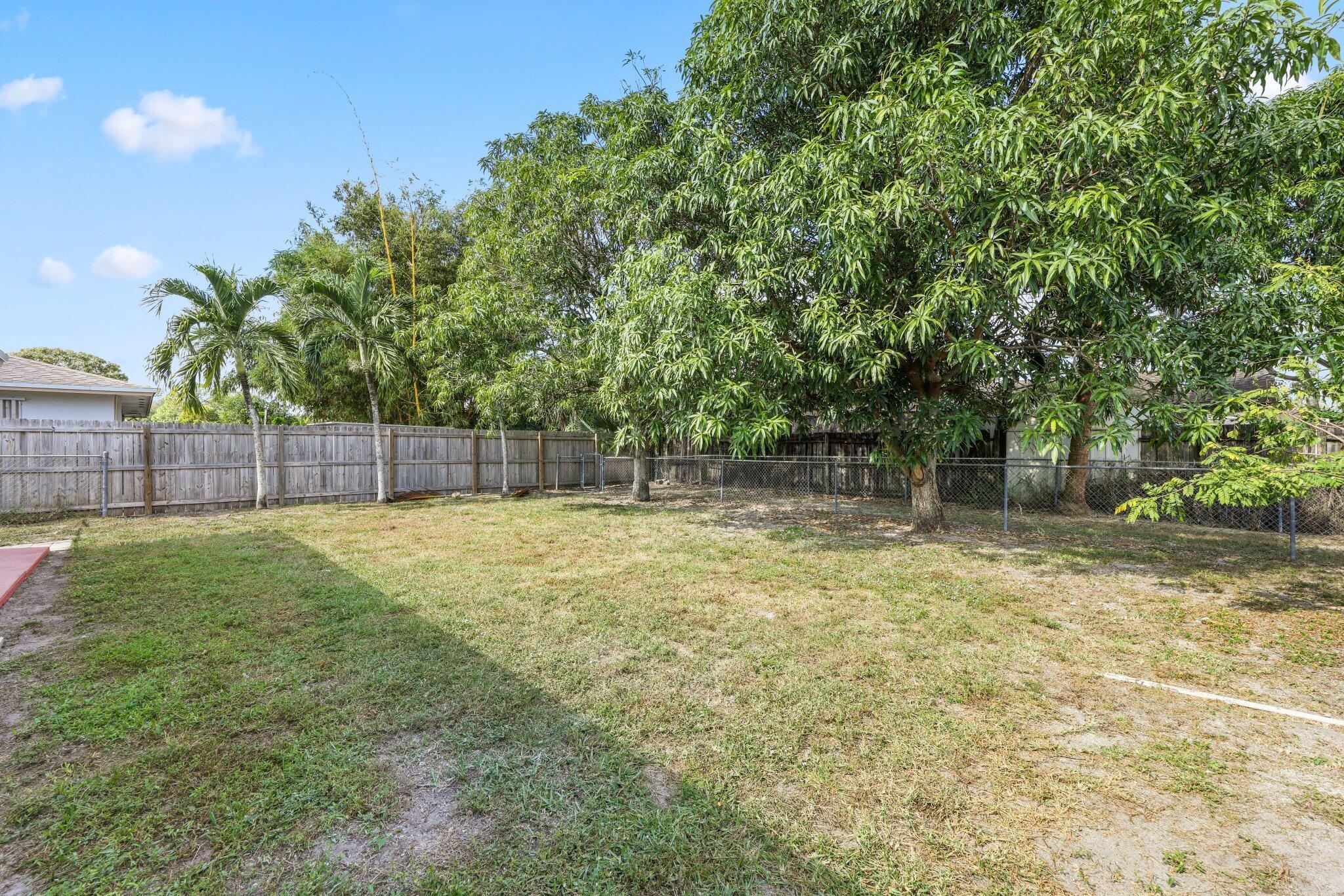 LAKE WORTH HILLS 2ND ADD - Residential