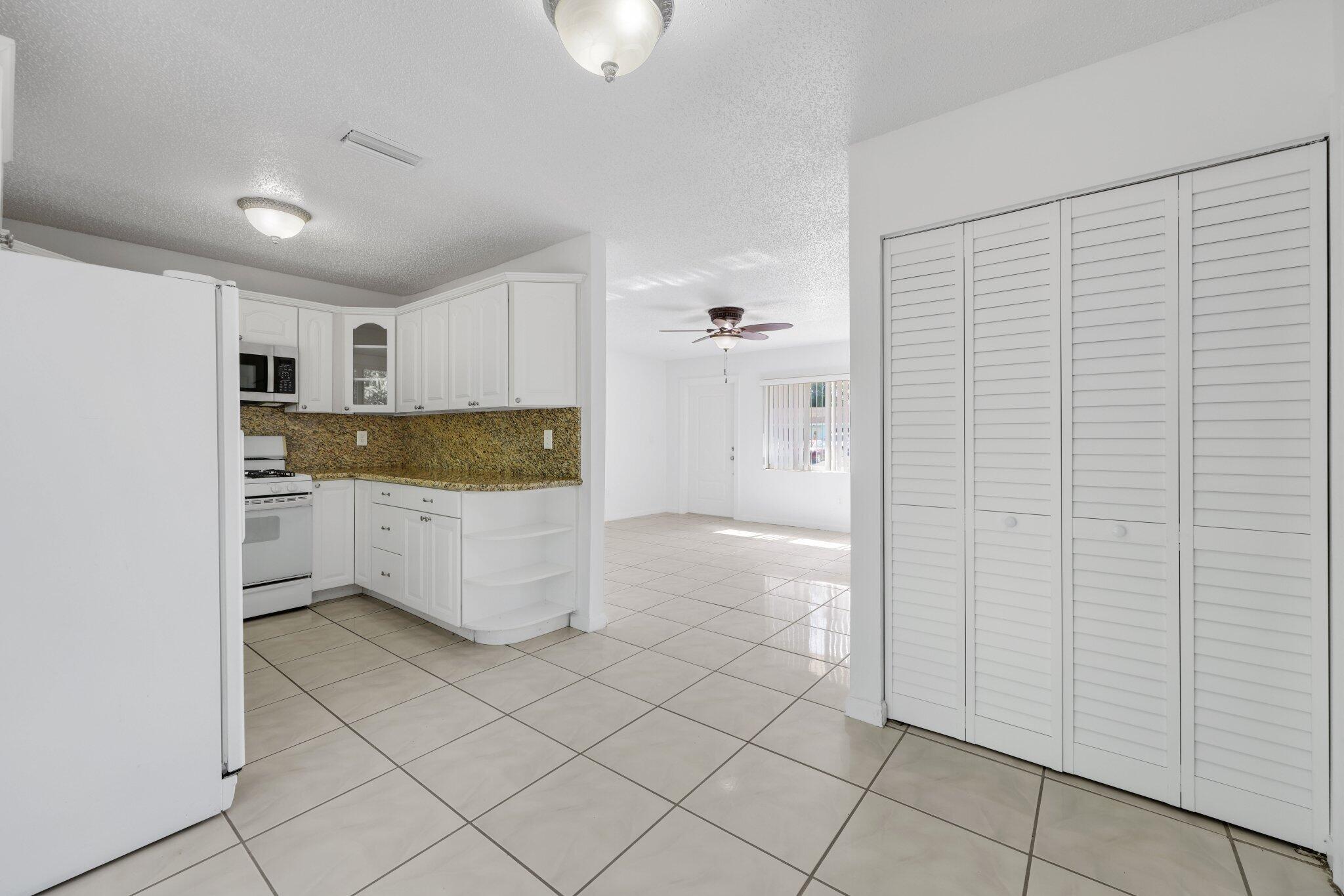 LAKE WORTH HILLS 2ND ADD - Residential