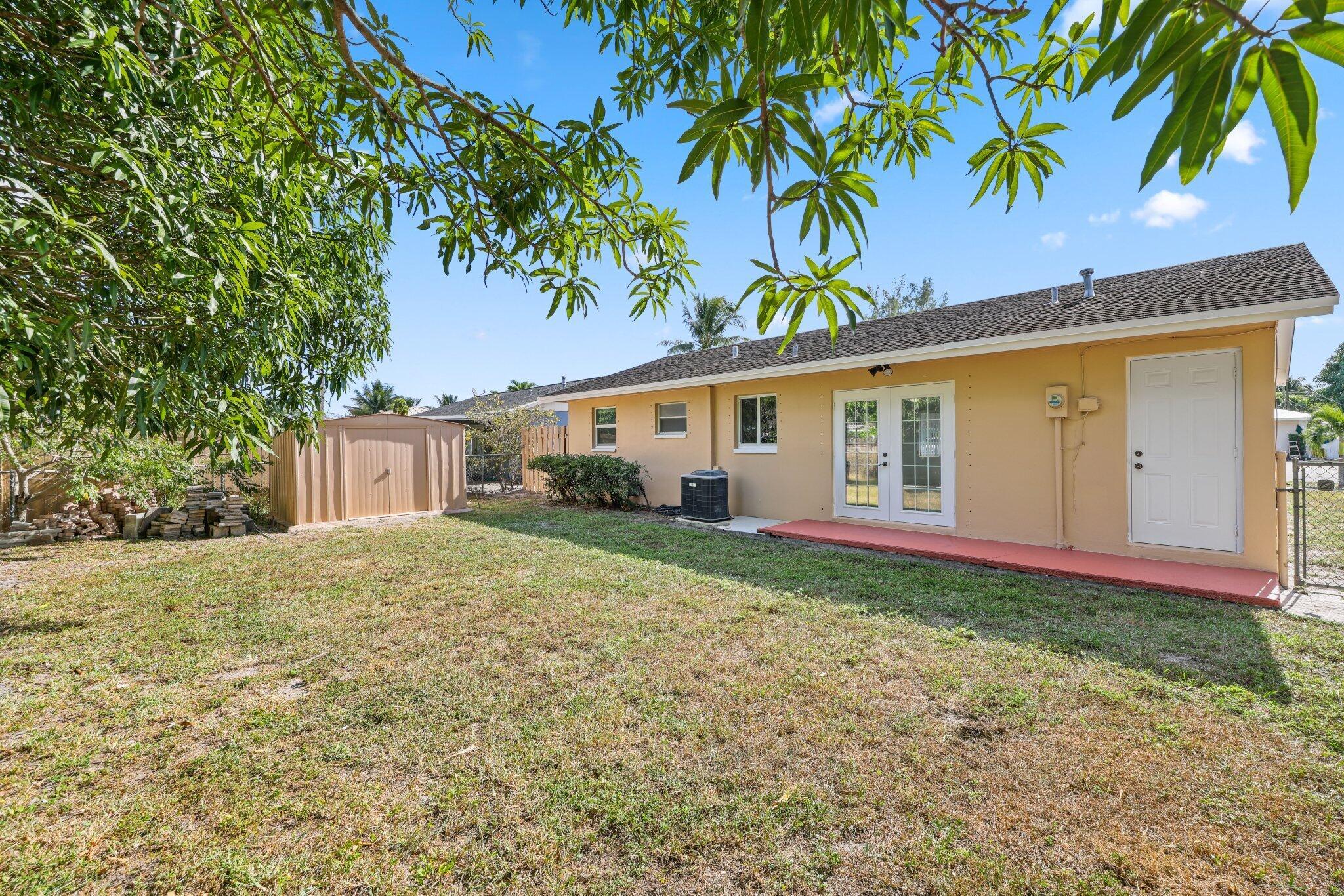 LAKE WORTH HILLS 2ND ADD - Residential