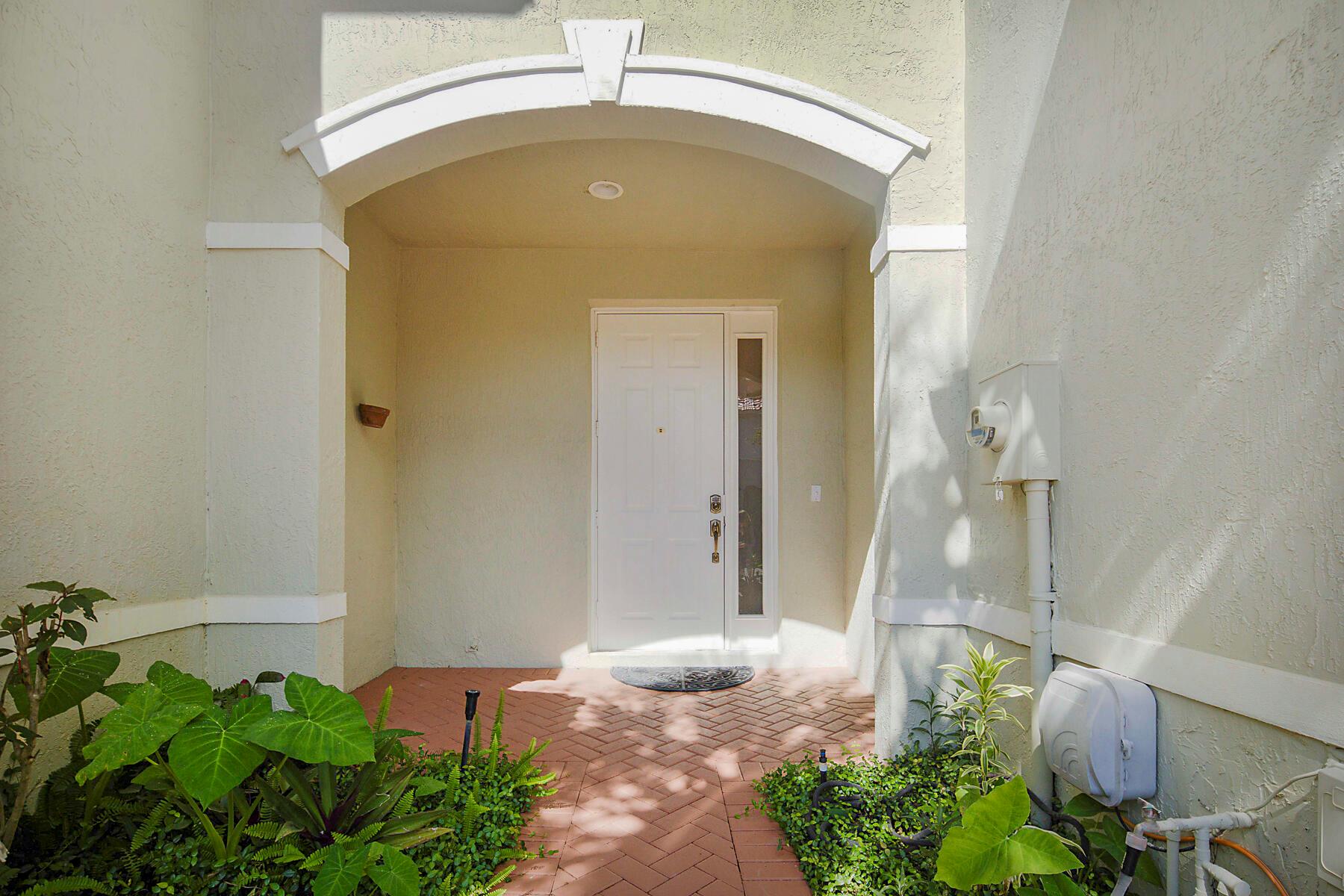 Riviera Beach, Florida 33418, United States, 3 Bedrooms Bedrooms, ,3 BathroomsBathrooms,Residential,Pending,207912